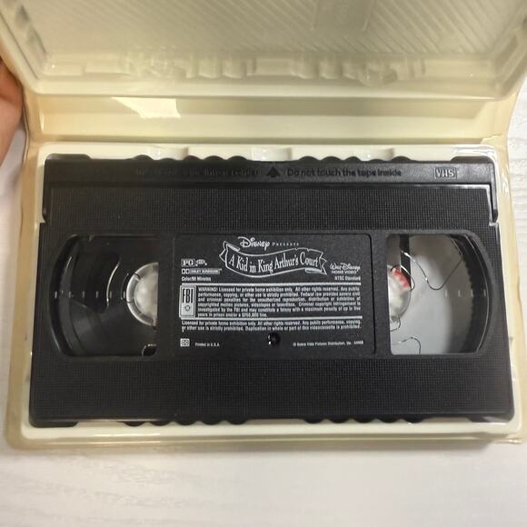 A Kid in King Arthur's Court VHS 1995 Disney Clamshell Tested - Picture 3 of 3